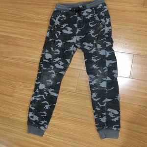 Camo boy’s sweatpants
